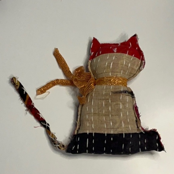 Handcrafted Kantha Cat Family Folk Art Decor Set with 7” Kantha “Rug” - Picture 5 of 15